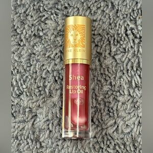 NWT Anne Klein restoring lip oil, scent: shea